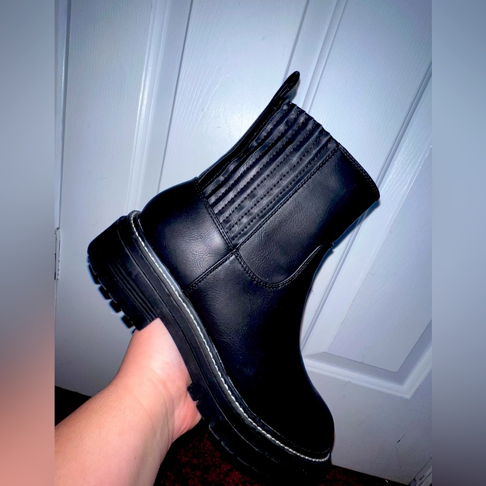 Time & Tru Black Trendy Boots Size 9 NWT